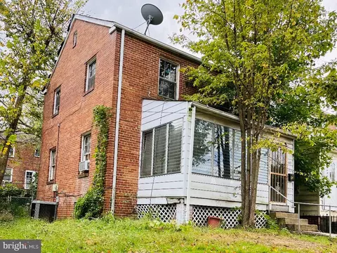 1921 R St SE, Washington, DC 20020