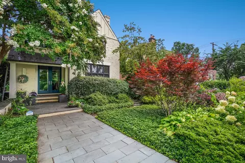 4605 46th St NW, Washington, DC 20016