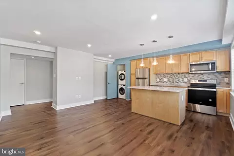 212 Oakwood St SE #220, Washington, DC 20032