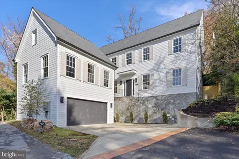 5002 Hurst Ter NW, Washington, DC 20016