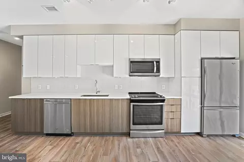 911 2nd St NE #305, Washington, DC 20002 photo 4