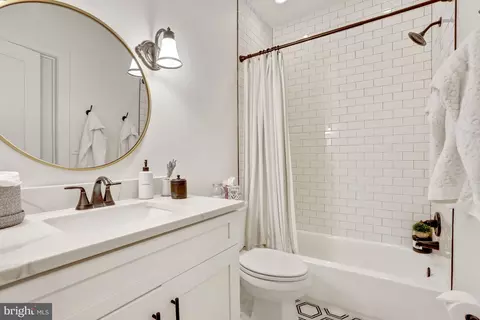 1215 Oates St NE, Washington, DC 20002 photo 24