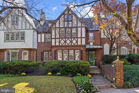 4428 Greenwich Pkwy NW, Washington, DC 20007