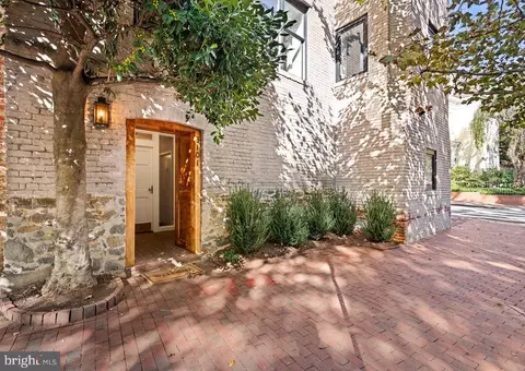 3101 P St NW #1, Washington, DC 20007
