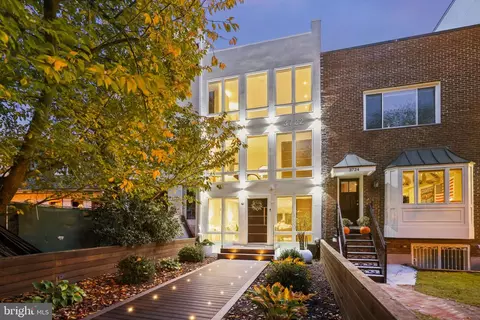3722 R St NW, Washington, DC 20007