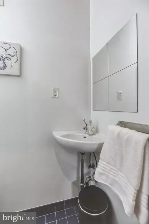214 4th St SE, Washington, DC 20003 photo 13