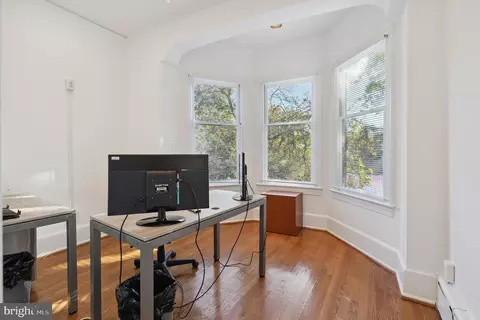 214 4th St SE, Washington, DC 20003 photo 23