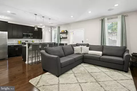 418 Woodcrest Dr SE #418A, Washington, DC 20032
