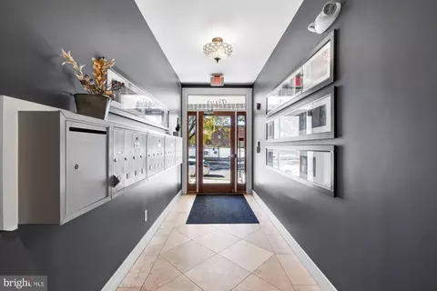 2 17th St SE #201, Washington, DC 20003 photo 4