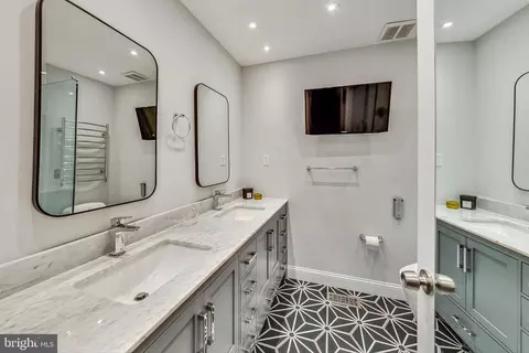 416 SE 4th St SE, Washington, DC 20003 photo 27