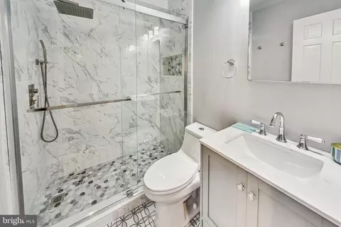 416 SE 4th St SE, Washington, DC 20003 photo 10