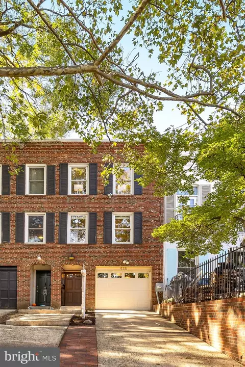416 6th St NE, Washington, DC 20002 photo 2