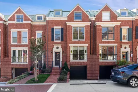 3508 Winfield Ln NW, Washington, DC 20007