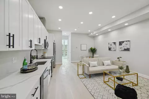 2213 M St NE #9, Washington, DC 20002
