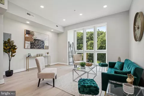 2213 M St NE #12, Washington, DC 20002