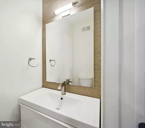 226 S S St NE, Washington, DC 20002 photo 10