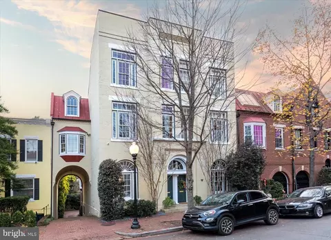 3220 Volta Pl NW, Washington, DC 20007