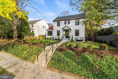 5111 42nd St NW, Washington, DC 20016