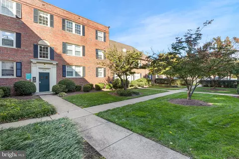 2055 38th St SE #301, Washington, DC 20020