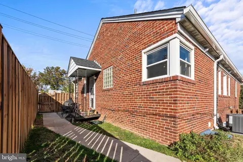 2241 S Street St NE, Washington, DC 20002 photo 32