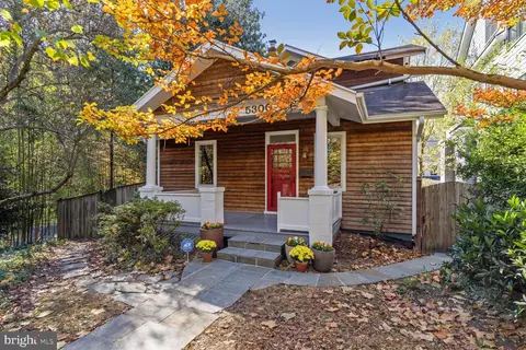 5300 Dorsett Pl NW, Washington, DC 20016