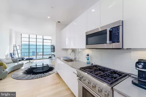 45 Sutton Sq SW #PH07, Washington, DC 20024