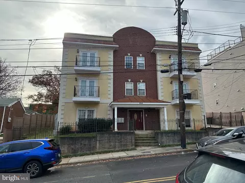 5045 C St SE #302, Washington, DC 20019
