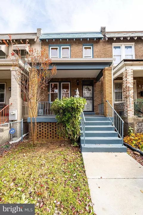 124 18th St SE, Washington, DC 20003