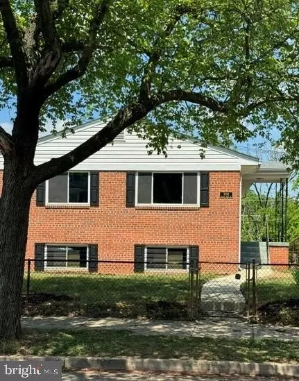 5008 Meade St NE, Washington, DC 20019