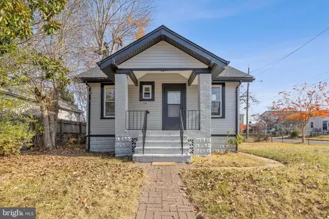 1201 42nd Pl NE, Washington, DC 20019