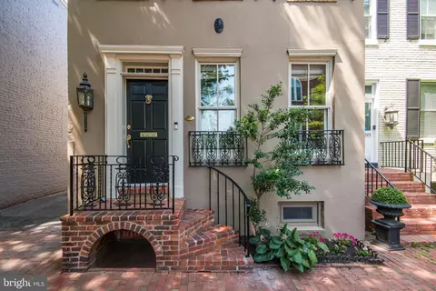 3253 P St NW, Washington, DC 20007