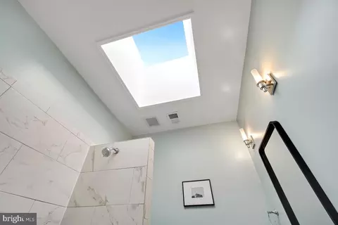 323 L St NE, Washington, DC 20002 photo 25