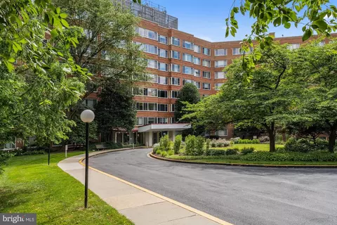 4000 Tunlaw Rd NW #816, Washington, DC 20007
