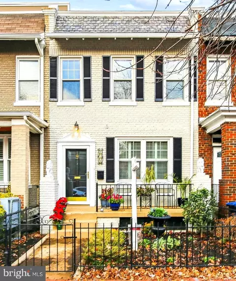 230 F St NE, Washington, DC 20002