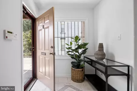 1340 L St SE, Washington, DC 20003 photo 6