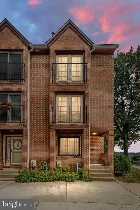 1340 L St SE, Washington, DC 20003 photo 3