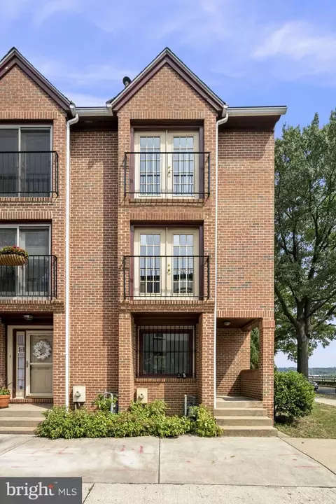 1340 L St SE, Washington, DC 20003 photo 2