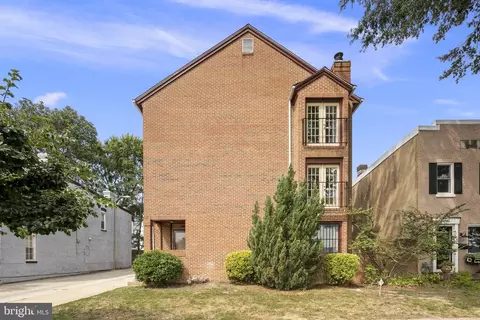 1340 L St SE, Washington, DC 20003 photo 4