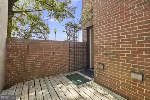 1340 L St SE, Washington, DC 20003 photo 17
