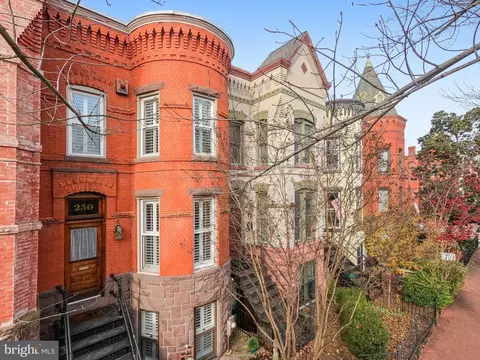 250 9th St NE, Washington, DC 20002
