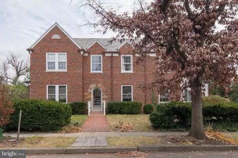 2701 35th Pl NW, Washington, DC 20007