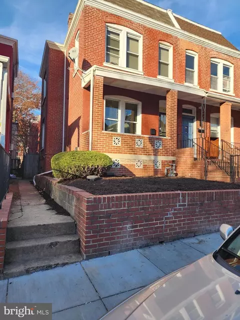 737 Gresham Pl NW, Washington, DC 20001 photo 2