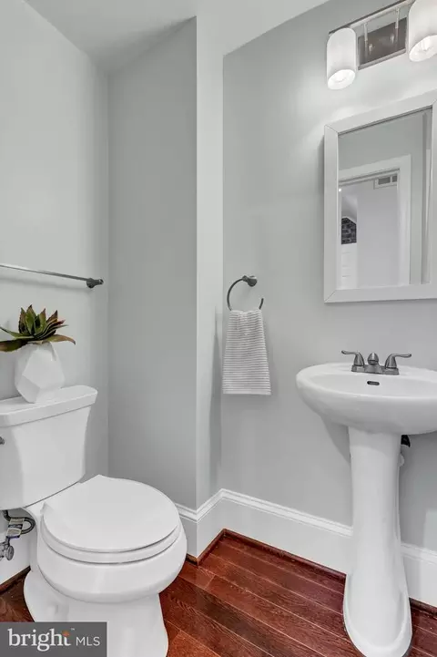 Bath - 1314 Emerald St NE, Washington, DC 20002 photo 8 of 10