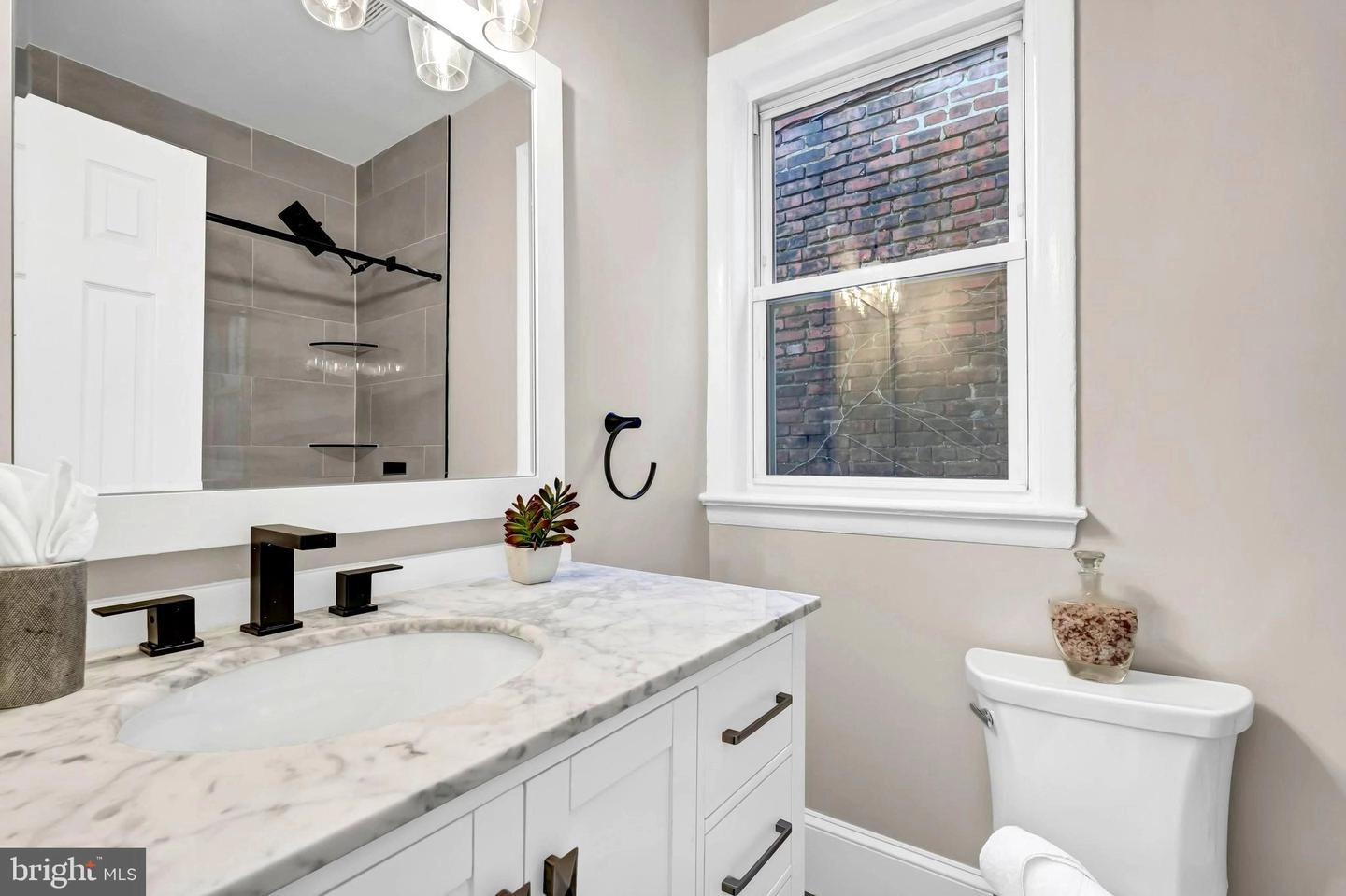Bath - 1314 Emerald St NE, Washington, DC 20002 photo 3 of 10