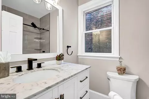 Bath - 1314 Emerald St NE, Washington, DC 20002 photo 3 of 10