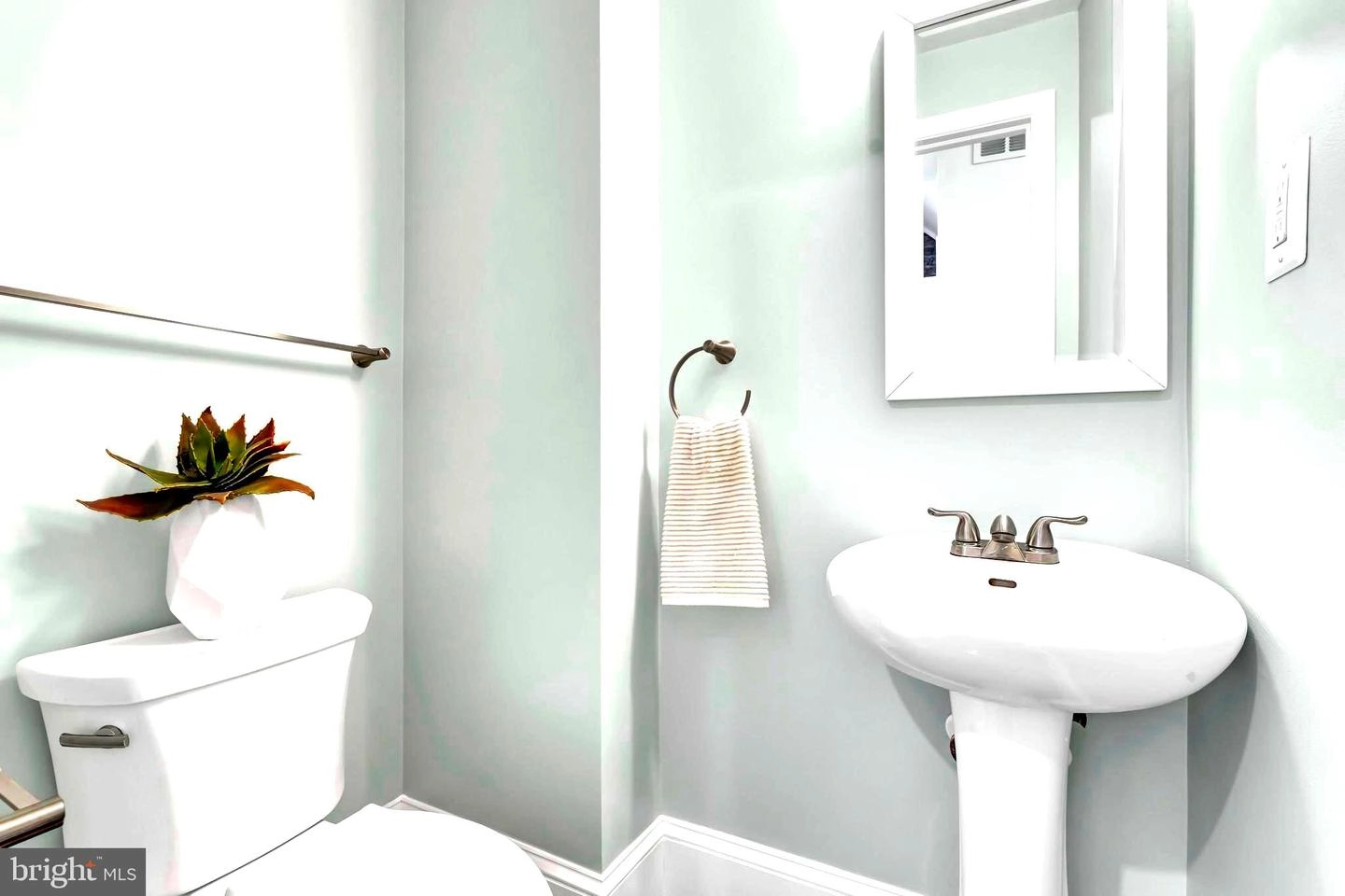 Bath - 1314 Emerald St NE, Washington, DC 20002 photo 1 of 10