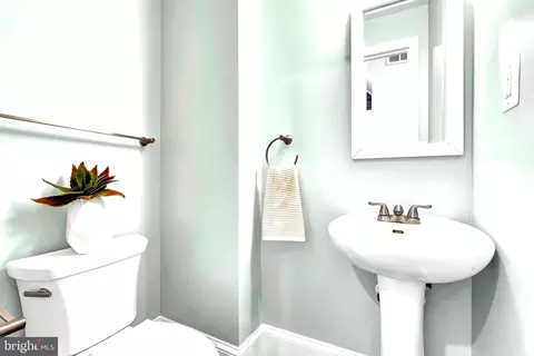 Bath - 1314 Emerald St NE, Washington, DC 20002 photo 1 of 10