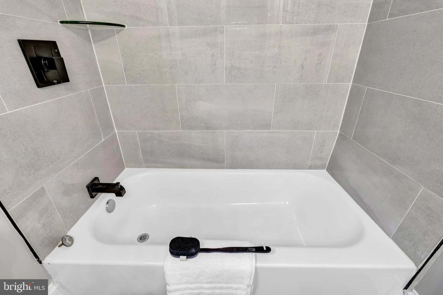 Bath - 1314 Emerald St NE, Washington, DC 20002 photo 10 of 10