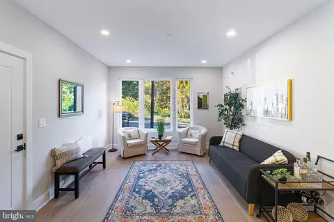 2209 M St NE #5, Washington, DC 20002