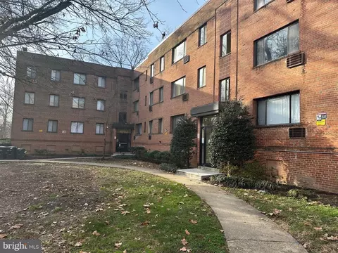 4733 1st St SW #102, Washington, DC 20032